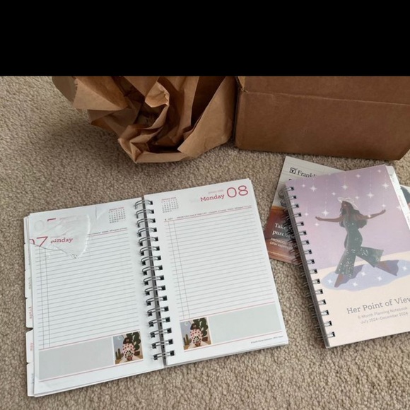 FRANKLIN COVEY HER POINT OF VIEW 2024 planner - Picture 2 of 2